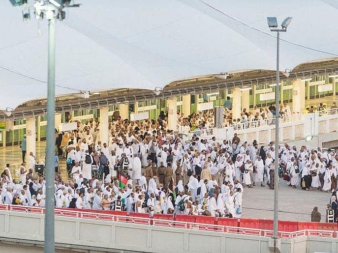 حجاج کرام نے رمی جمرات، نماز عید الاضحیٰ اور قربانی کے مناسک ادا کئے