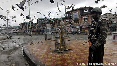 کشمیر کی خصوصی حیثیت ختم، سوشل میڈیا پر طوفان