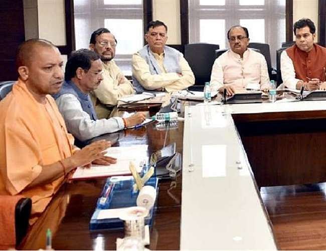 یوگی کابینہ میں کل توسیع، دو وزراء کا استعفی