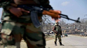 کشمیر میں نئے سیکورٹی فورسز بنکروں کا جال بچھنا شروع