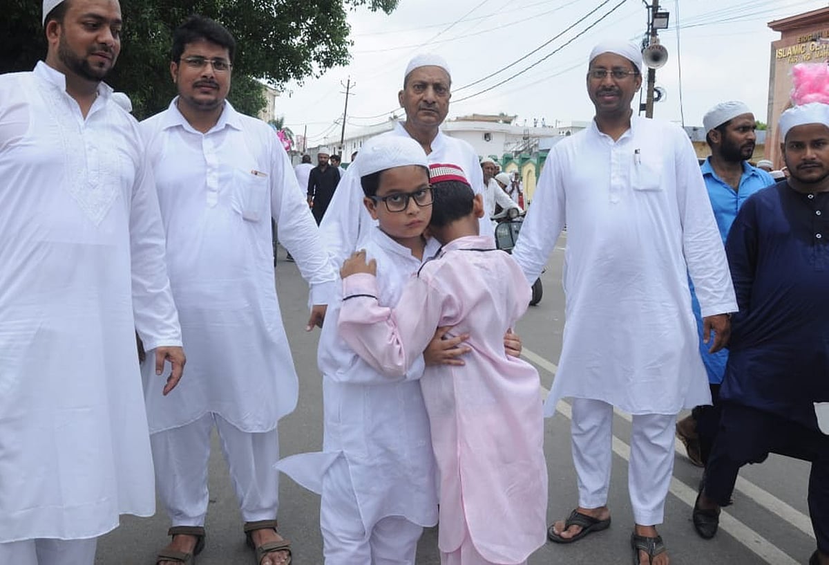 پورے ہندوستان میں بھائی چارہ اور جوش و خروش کے ساتھ منائی گئی عید
