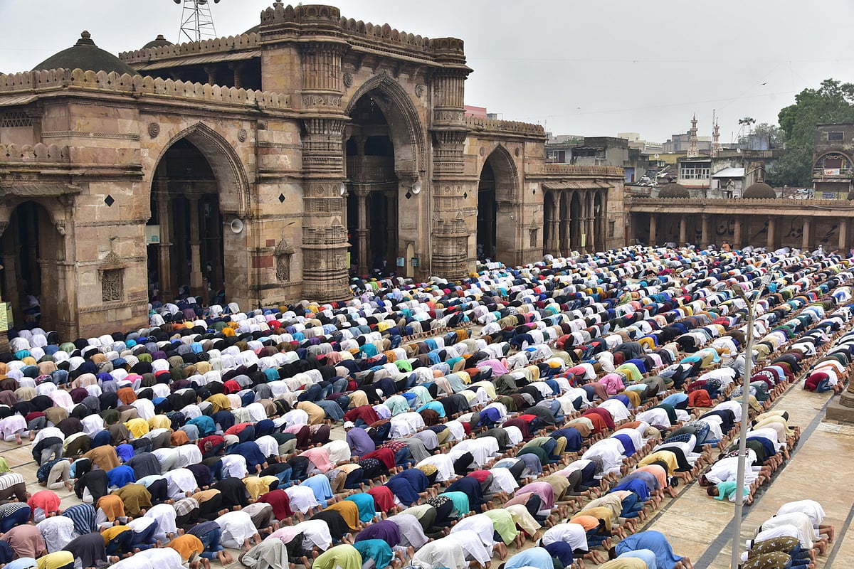 پورے ہندوستان میں بھائی چارہ اور جوش و خروش کے ساتھ منائی گئی عید
