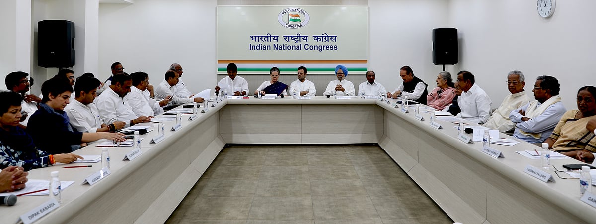 کانگریس ورکنگ کمیٹی نے تشکیل دی 5 کمیٹیاں، نئے صدر پر فیصلہ آج رات