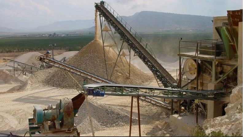 یوگی حکومت کی ناقص پالیسی، ایشیا کی سب سے بڑی پتھر منڈی بند، 2 لاکھ مزدور بے روزگار