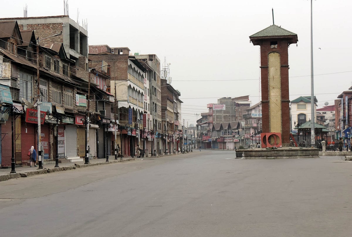 کشمیر میں پھر کرفیو جیسی پابندیاں، تاریخی جامع مسجد آٹھویں جمعہ کو بھی مقفل