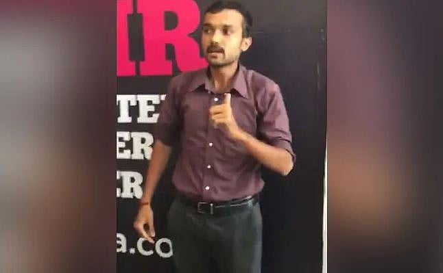 ویڈیو: ہندوستان کو ’ہندو راشٹر‘ کہنا پڑا مہنگا، لوگوں نے کر جم کر کی دھنائی