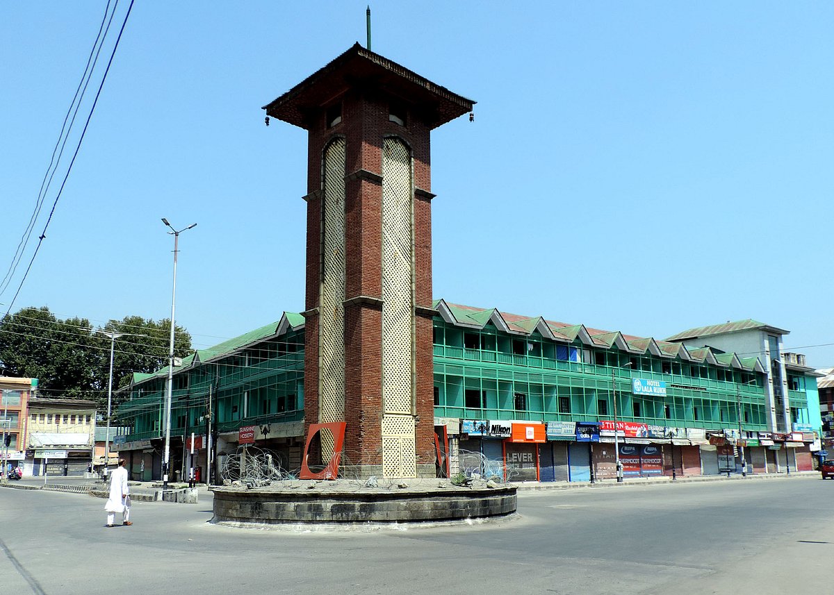 کشمیر میں بند کا 33 واں دن، شیعہ اکثریتی قصبہ بڈگام جانے والی تمام سڑکیں سیل