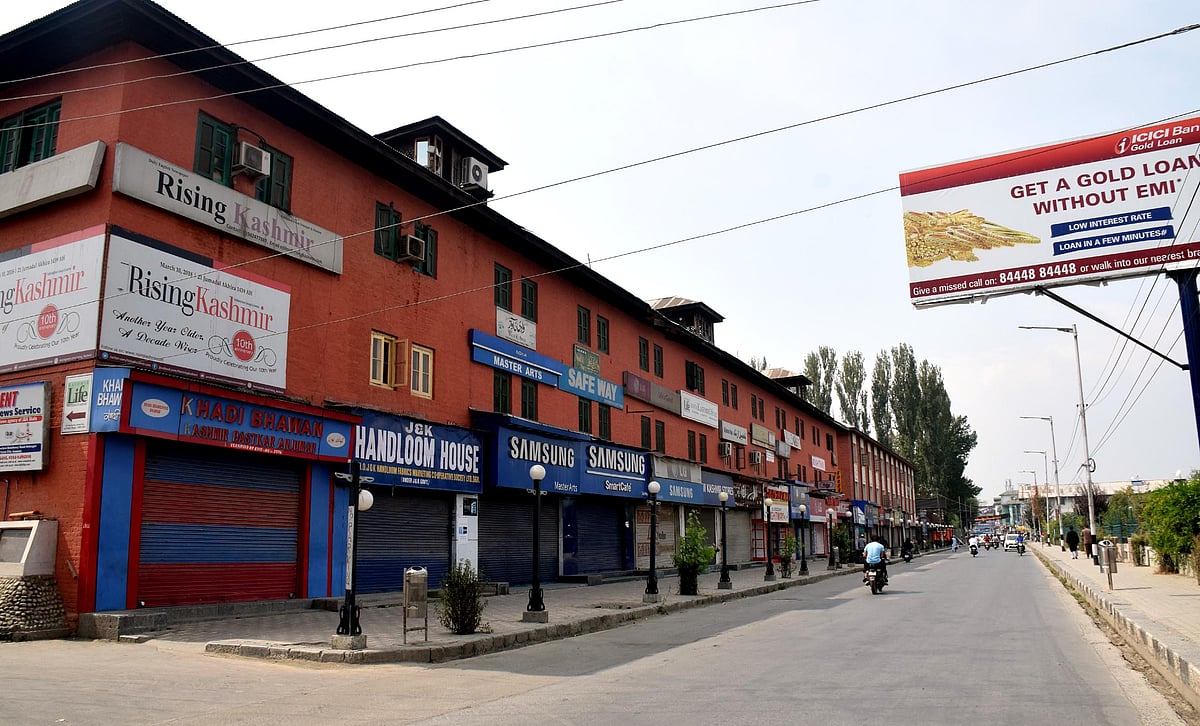 کشمیر میں ہڑتال کا 48واں دن،  موبائل فون، انٹرنیٹ اور ریل خدمات بدستور معطل