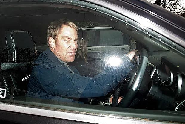 شین وارن اب برطانیہ میں نہیں کر سکیں گے ڈرائیونگ، غلطی کی ملی سزا