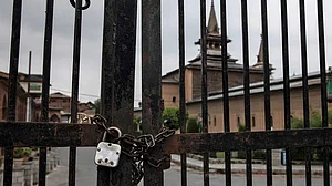 کشمیر: ہڑتال اور پابندیوں کا 89 واں دن، جامع مسجد میں 13 ویں بار نماز جمعہ پر روک