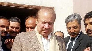 نواز شریف کی حالت نازک، خون میں پلیٹ لیٹس کی تعداد پہنچی 12 ہزار