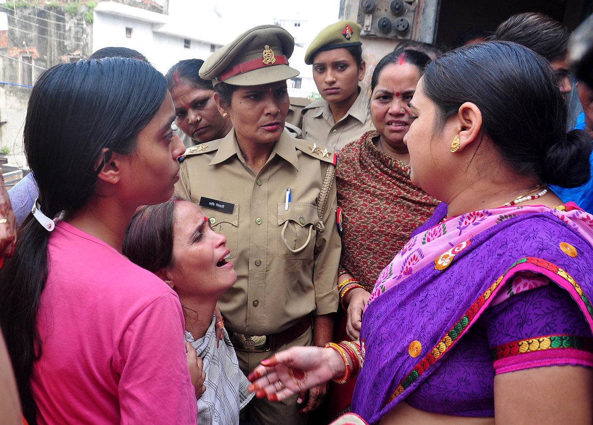 لکھنؤ: متنازعہ ہندو مہاسبھا لیڈر کملیش تیواری کا برسرِعام قتل