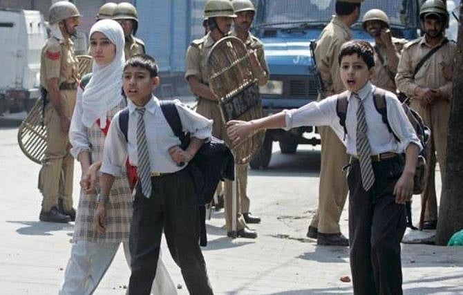 جموں و کشمیر: تعلیمی اداروں میں درس و تدریس ہنوز معطل، طلبا پریشان