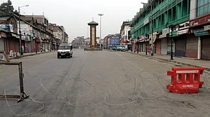 کشمیر: خبروں کے گڑھ میں خَبروں کی قحط سالی، صحافی پریشان