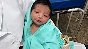 زندہ دفن کر دی گئی نو زائیدہ بچی بچا لی گئی، جانیں کہاں؟