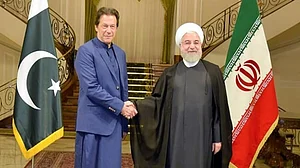 عمران خان کی صدر روحانی سے ملاقات، کیا سعودی-ایران کشیدگی کم کرا پائیں گے!