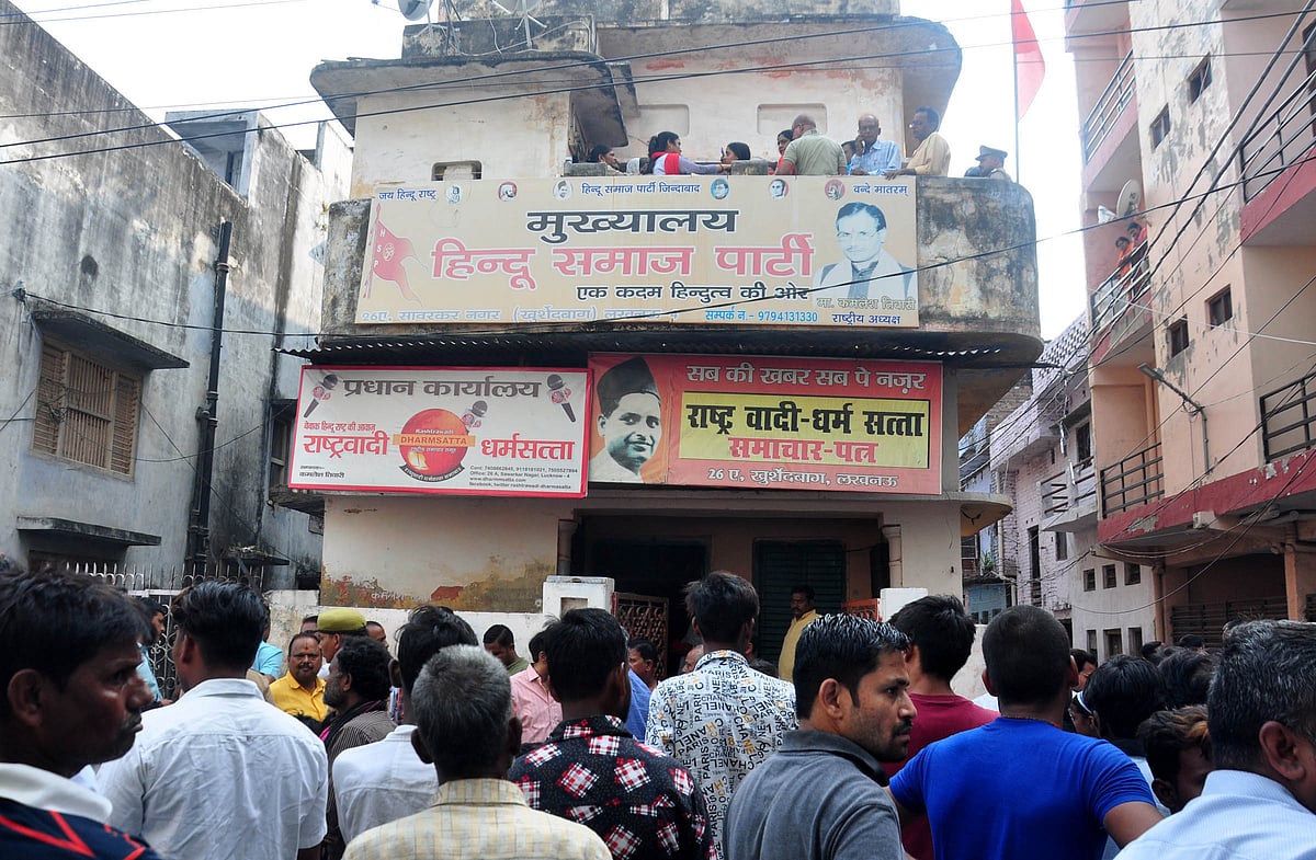 لکھنؤ: متنازعہ ہندو مہاسبھا لیڈر کملیش تیواری کا برسرِعام قتل