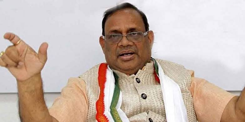 بی جے پی لیڈران بات گاندھی کی کرتے ہیں اور پوجا گوڈسے کی: کنتیا