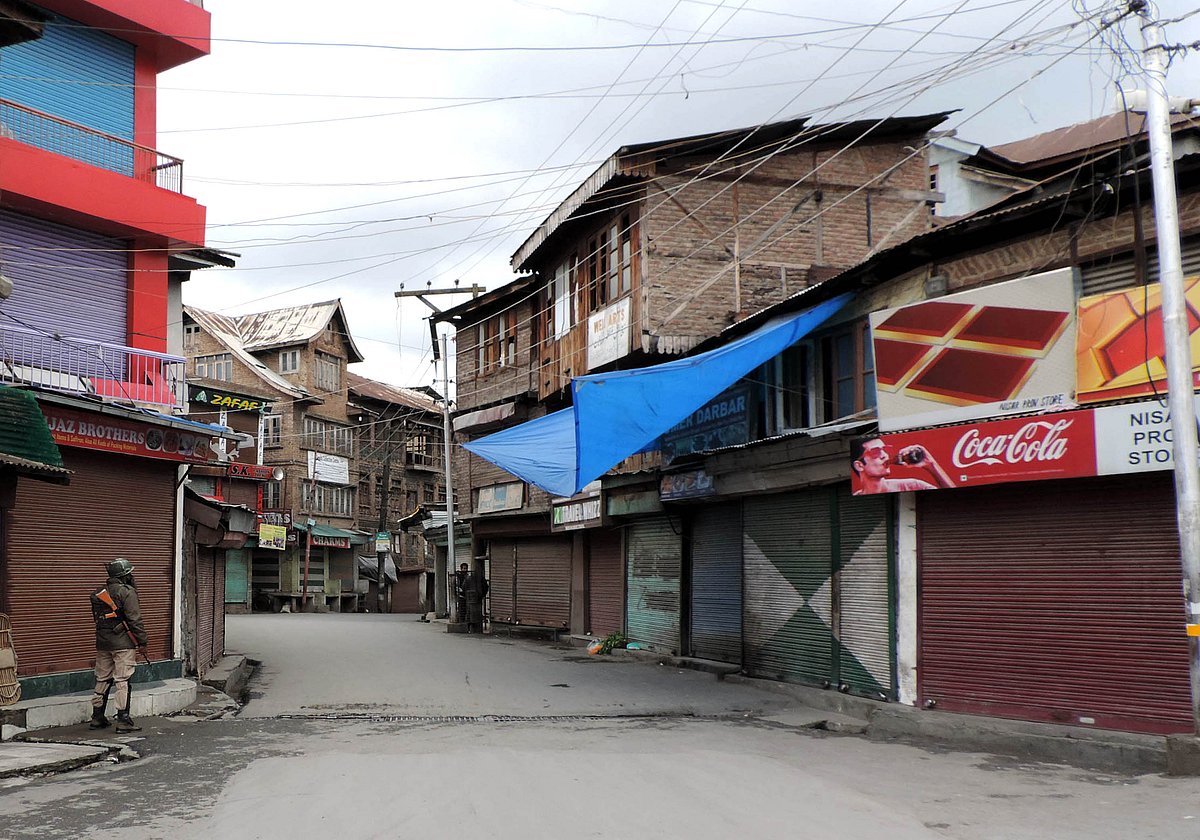 کشمیر میں ہڑتال کا 76 واں دن، معمولات زندگی بدستور متاثر