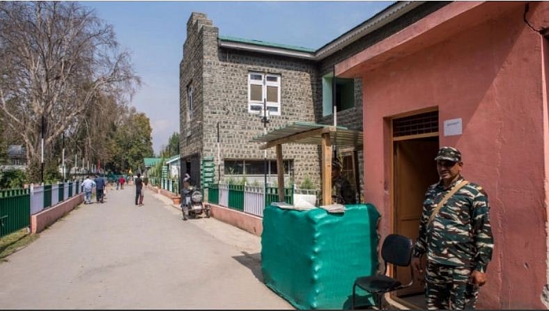 کشمیر میں 10 اکتوبر سے ہٹ جائے گی سیاحوں کی آمد پر لگی پابندی: حکومت کا دعویٰ