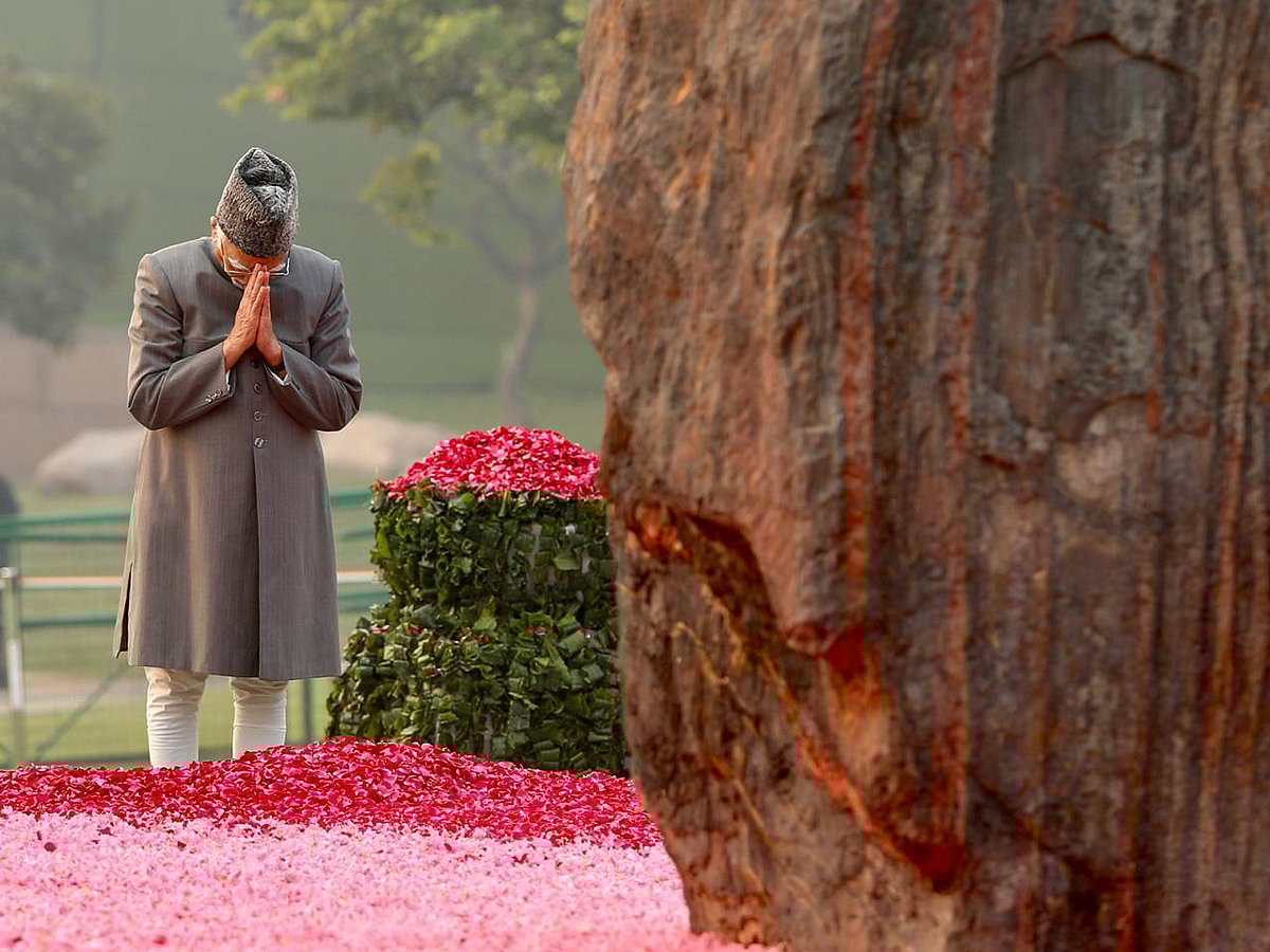 اندرا گاندھی کی 102ویں یوم پیدائش... سونیا، منموہن، پرنب، راہل نے کیا یاد