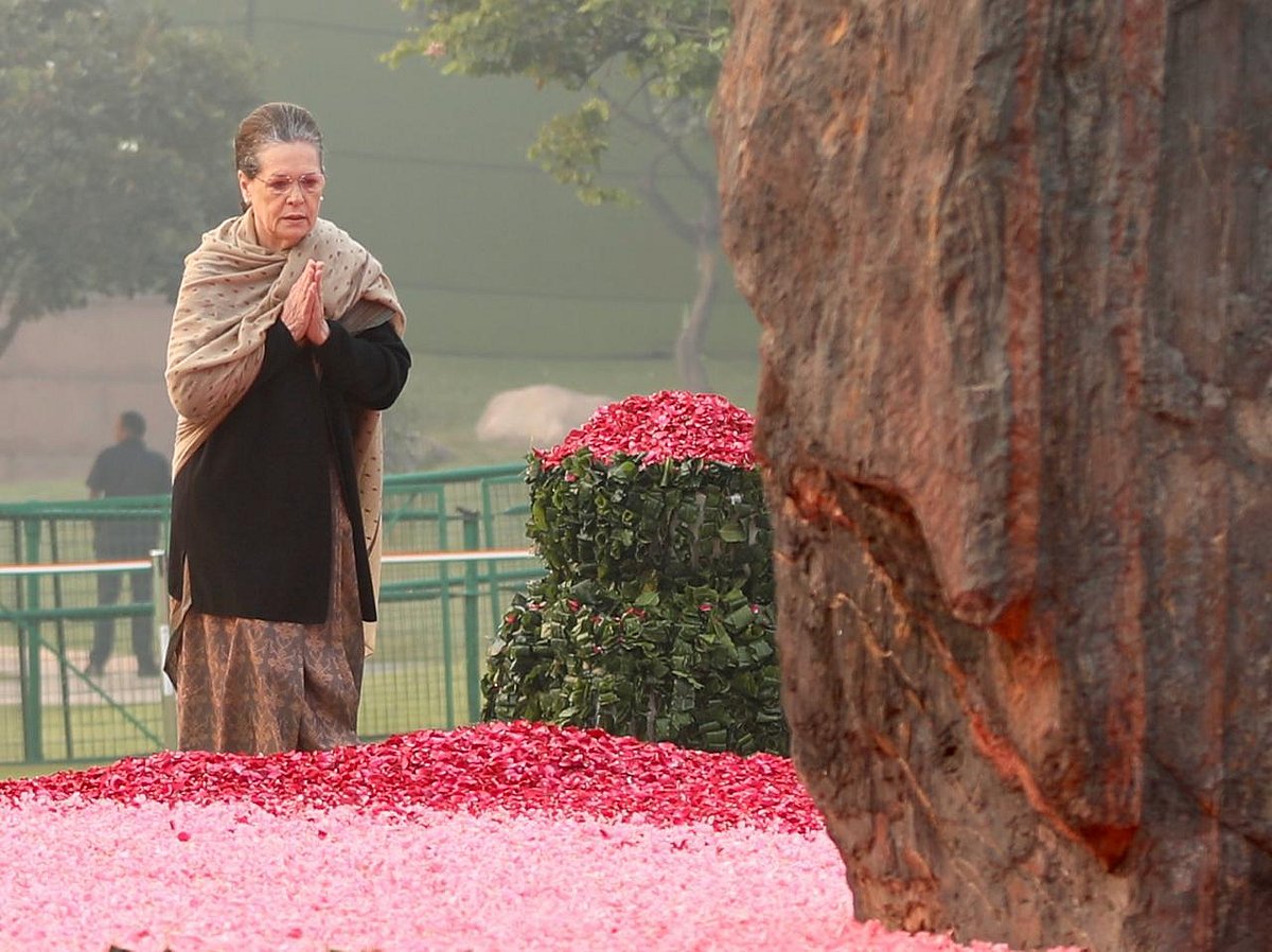 اندرا گاندھی کی 102ویں یوم پیدائش... سونیا، منموہن، پرنب، راہل نے کیا یاد