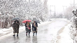 سخت سردی کی زد میں کشمیر، 16 نومبر کو زبردست برف باری کی پیشین گوئی