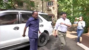 مہاراشٹر: شرد پوار سے ملنے پہنچے سنجے راؤت، قیاس آرائیاں تیز، سیاسی ہلچل عروج پر