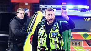 چاقو سے حملوں میں متعدد افراد زخمی، لندن برج بند کر دیا گیا