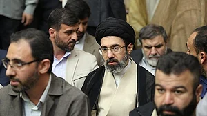 علی خامنہ ای کے بیٹے سمیت9 ایرانی شخصیات پرامریکی پابندیاں عاید