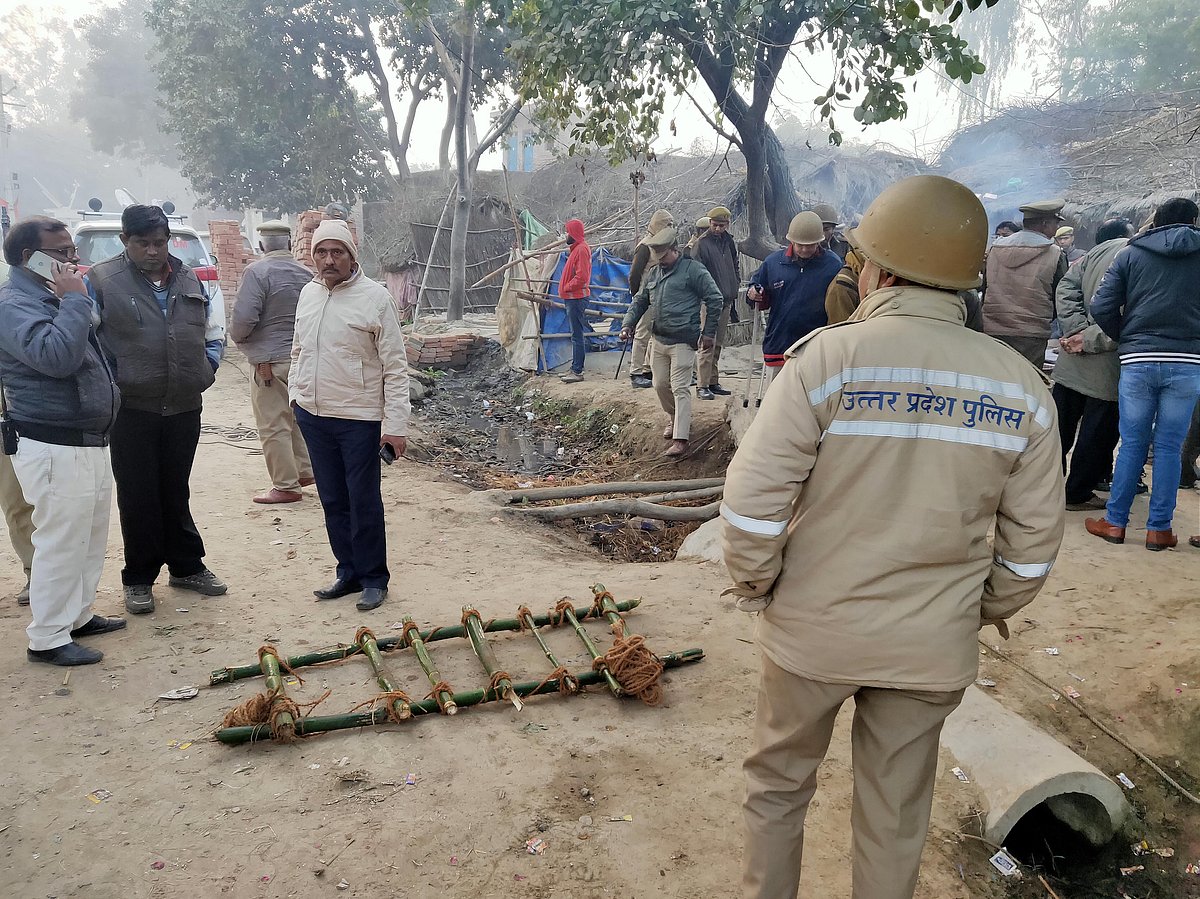 نم آنکھوں کے ساتھ اناؤ متاثرہ سپرد خاک! خاندان کو 25 لاکھ، ملازمت اور پکے مکان کا وعدہ