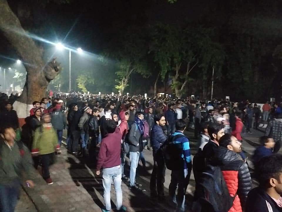 یو پی پولس نے کی ’اے ایم یو کیمپس‘ خالی کرانے کی تیاری، ماحول کشیدہ