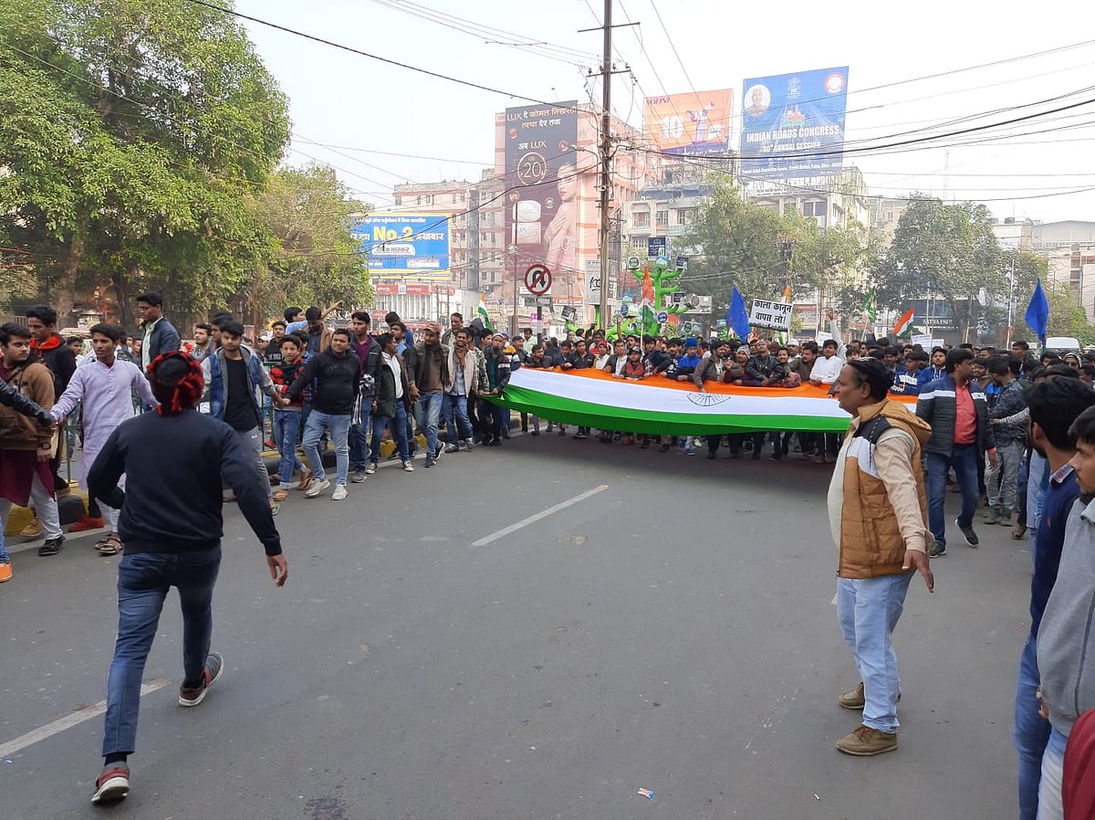 پٹنہ: شہریت قانون کے خلاف سڑکوں پر نکلا ہجوم، پی ایم مودی کے خلاف لگے فلک شگاف نعرے