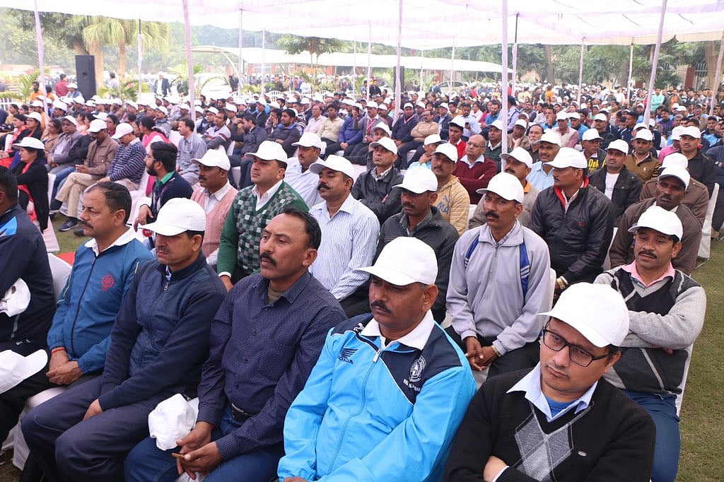 پاکستان کو سخت جواب دینے کے لئے تیار رہیں کیڈٹس: راج ناتھ سنگھ