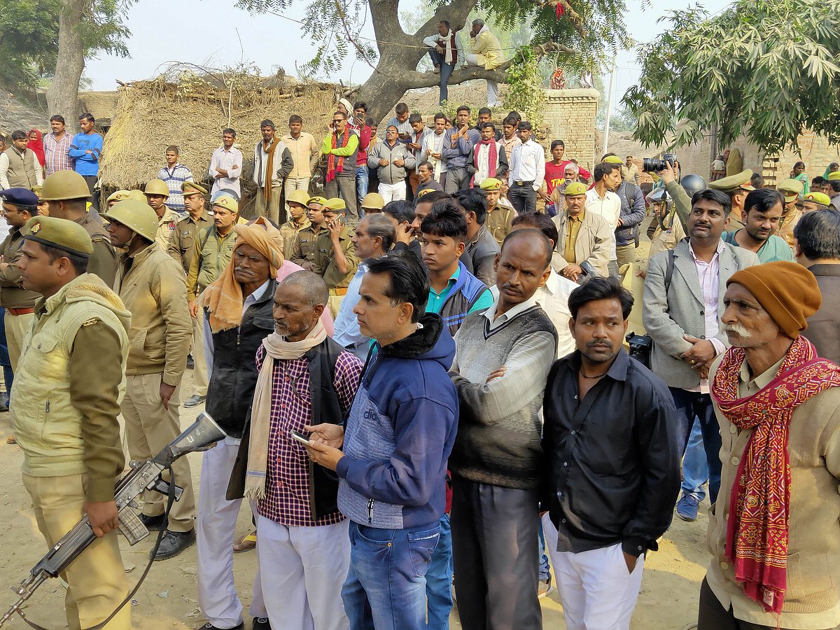 نم آنکھوں کے ساتھ اناؤ متاثرہ سپرد خاک! خاندان کو 25 لاکھ، ملازمت اور پکے مکان کا وعدہ