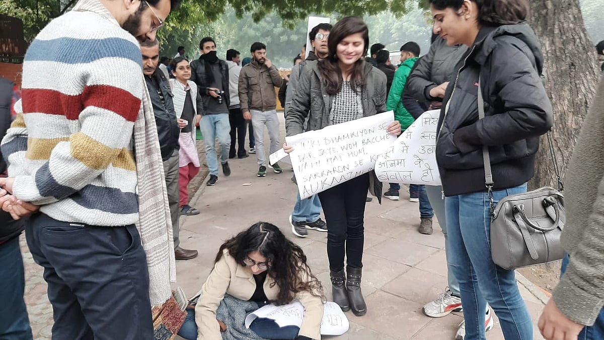 گراؤنڈ رپورٹ: دہلی کے جنتر منتر پر سی اے اے کے خلاف امنڈا عوامی سیلاب