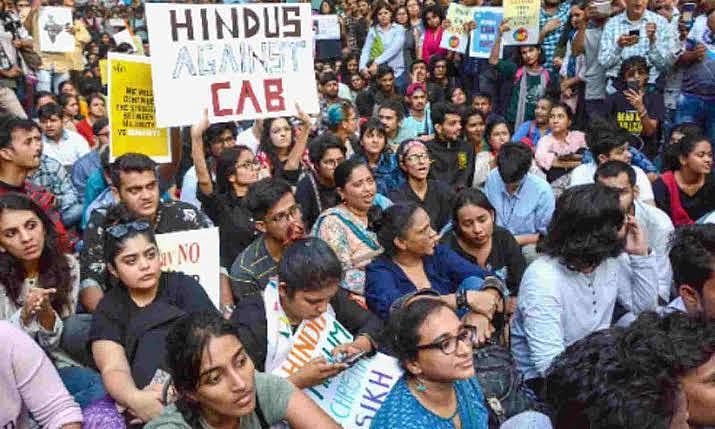 جب خواتین نے اپنے آنچل کو پرچَم بنا لیا... سہیل انجم