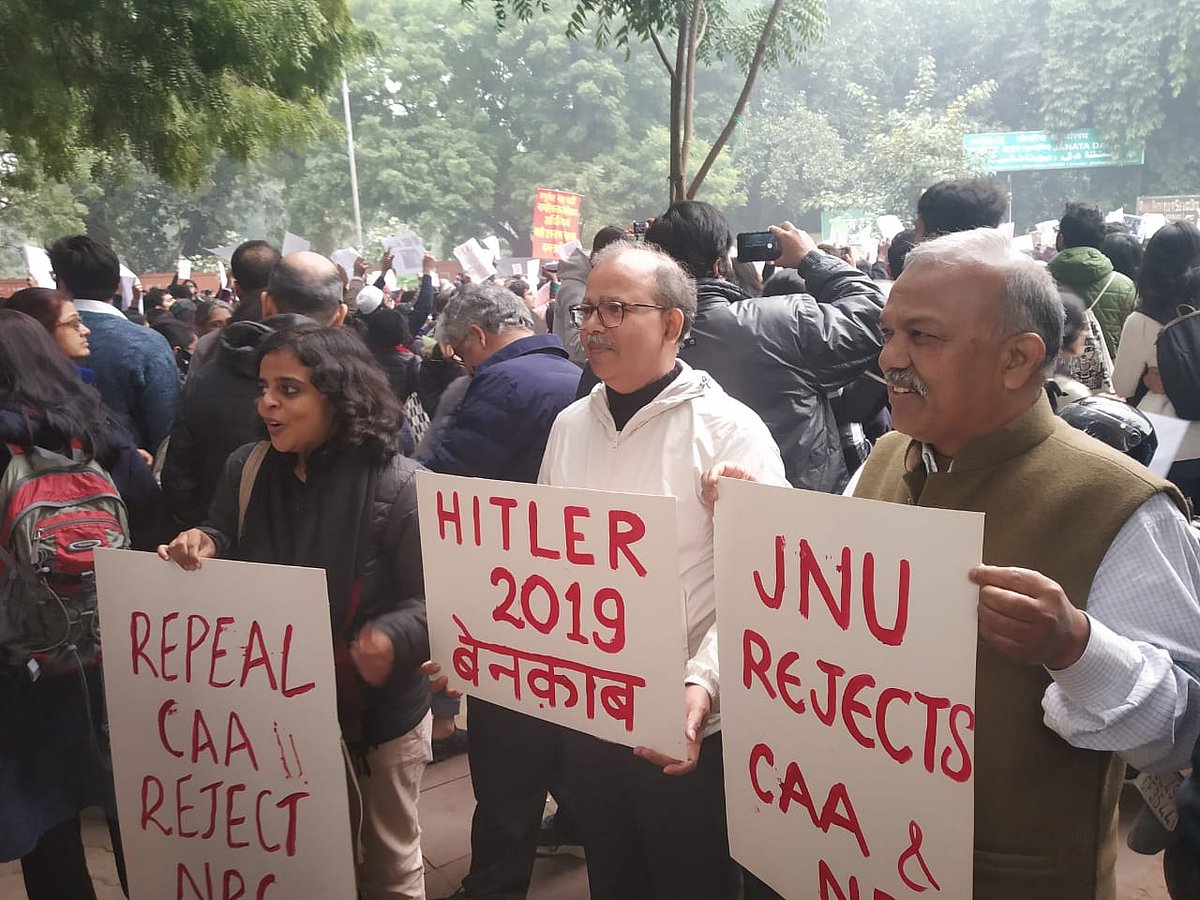 دہلی احتجاج: چدمبرم نے شہریت ترمیمی قانون کے خلاف طلباء تحریک کی ستائش کی