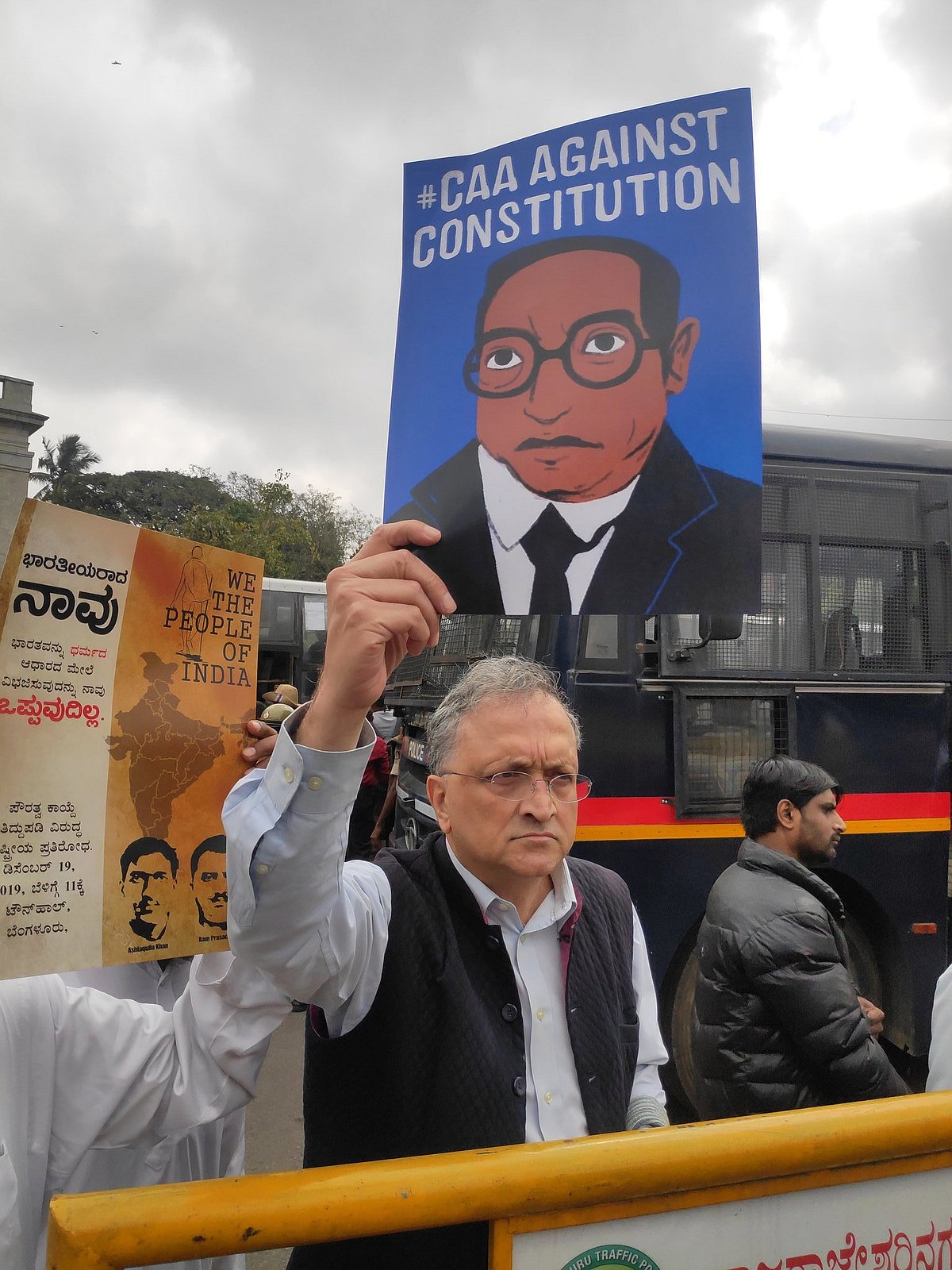 شہریت ترمیمی ایکٹ کے خلاف احتجاجی مظاہرہ : ممتاز مؤرخ رام چندر گوہا حراست میں