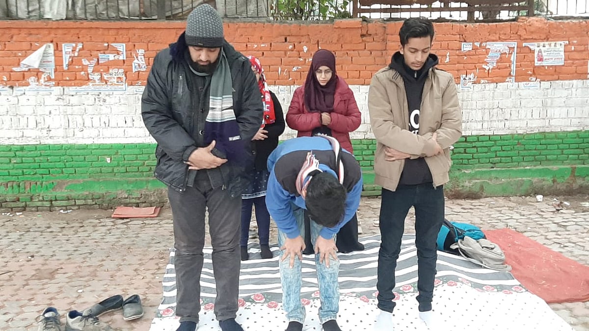 گراؤنڈ رپورٹ: دہلی کے جنتر منتر پر سی اے اے کے خلاف امنڈا عوامی سیلاب