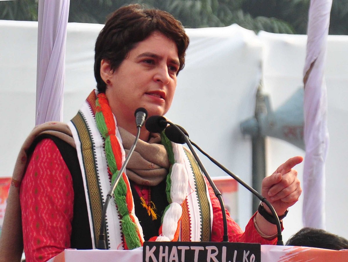 ’پاکستان چلے جاؤ‘ والے بیان پر پرینکا گاندھی کا طنز، ’افسروں کو نہیں ہے آئین کی فکر‘