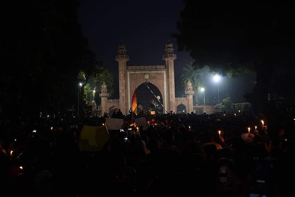 اے ایم یو میں پولس کی بربریت: جانچ اتراکھنڈ ہائی کورٹ کے سابق چیف جسٹس کے حوالہ