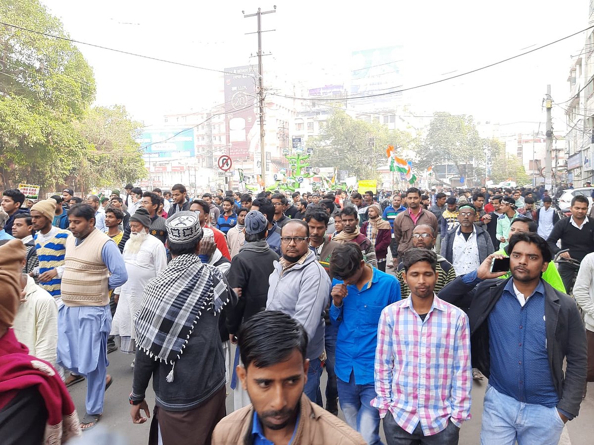پٹنہ: شہریت قانون کے خلاف سڑکوں پر نکلا ہجوم، پی ایم مودی کے خلاف لگے فلک شگاف نعرے
