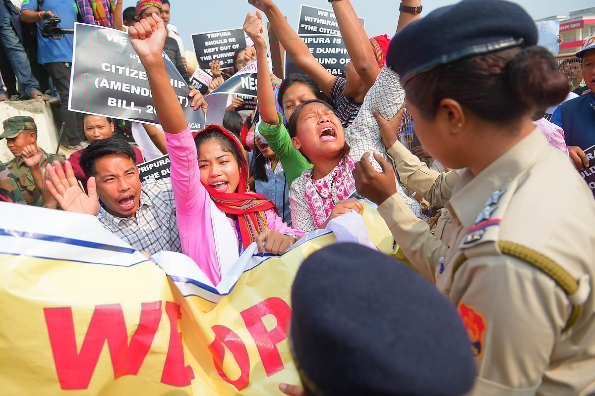 شمال مشرق: سی اے بی کے خلاف عوامی غصہ پھوٹا، معمولات زندگی متاثر