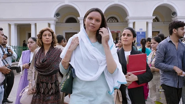 فلم ریویو... ’نہ ناک ہے، نہ کان، جھمکے کہاں لٹکاؤں گی‘، اپنی پہچان دوبارہ حاصل کرنے کی جدوجہد ہے ’چھپاک‘