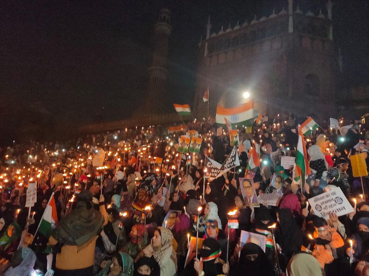 دہلی: سی اے اے کی مخالفت میں جامع مسجد پر ’کینڈل مارچ‘، ہزاروں افراد کی شرکت
