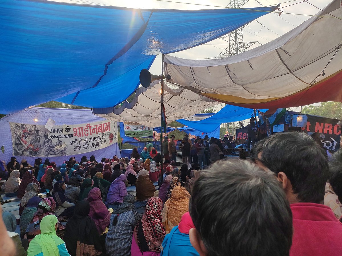 شاہین باغ: بارش اور سردی بھی نہیں توڑ پا رہی حوصلے، خواتین کا دھرنا 25ویں روز بھی جاری