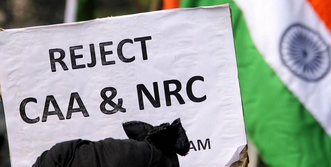 یو اے ای: شہریت قانون کے خلاف لوگوں نے ہندوستانی سفارتخانہ میں میمورینڈم پیش کیا