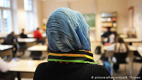 جرمنی: حجاب سے متعلق بحث پُر تشدد لڑائی کا سبب بن گئی