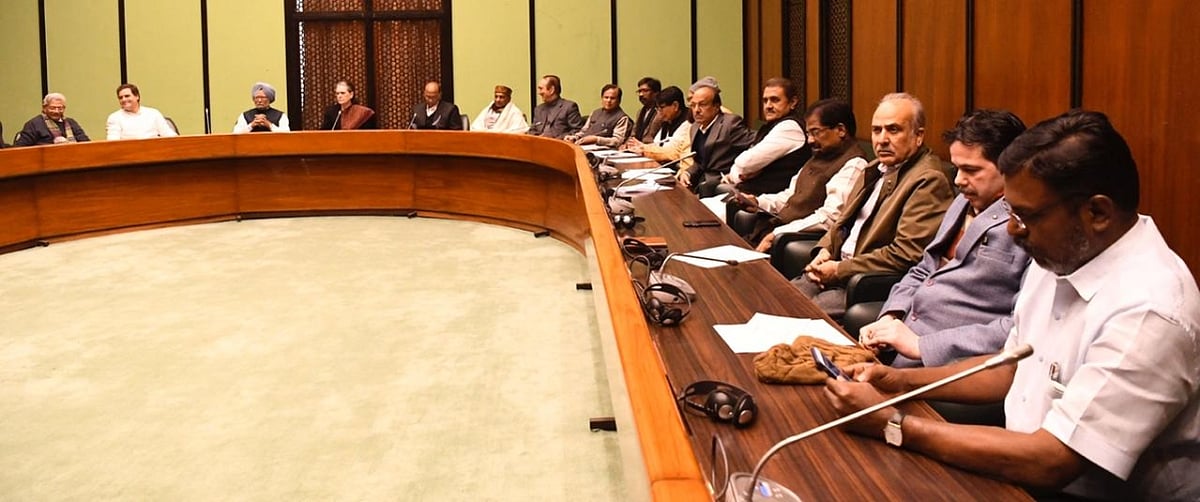 پی ایم مودی اور وزیر داخلہ امت شاہ ملک کو گمراہ کر رہے ہیں: سونیا گاندھی
